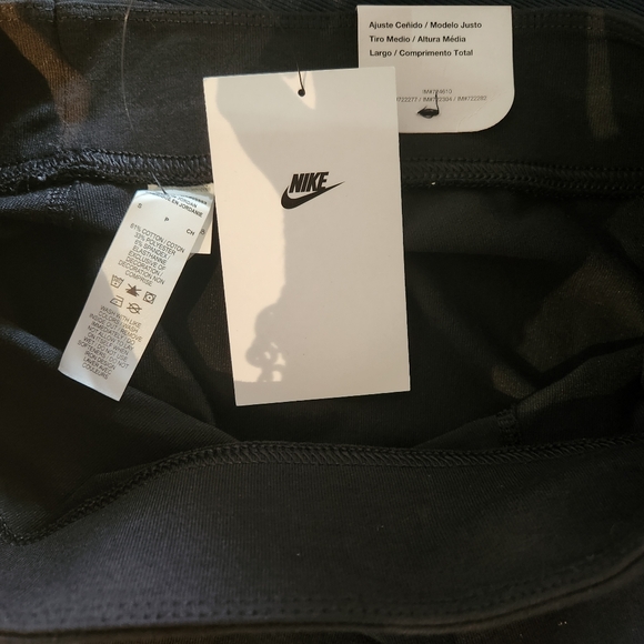 Nike Sportswear Essential Women's Mid-Rise Swoosh Leggings - Picture 5 of 6